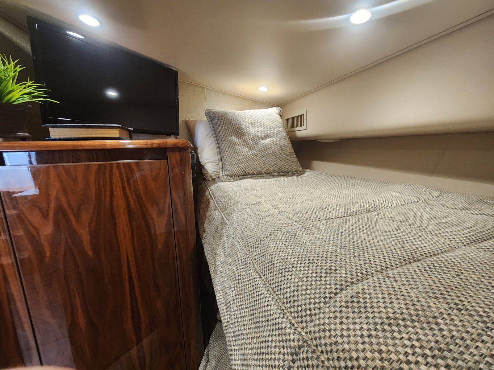 2018 Viking 48 Sport Tower
