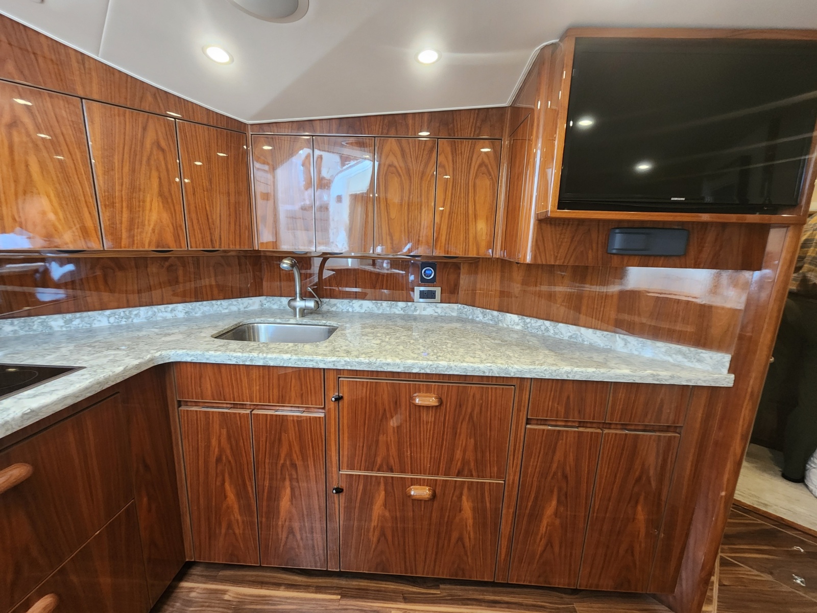 2018 Viking 48 Sport Tower