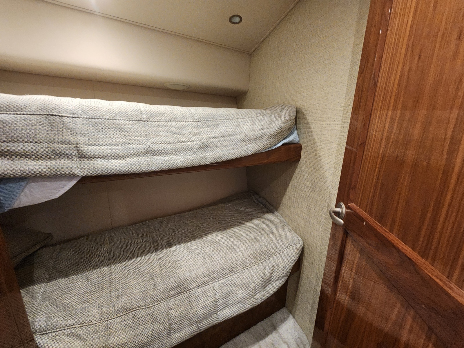 2018 Viking 48 Sport Tower
