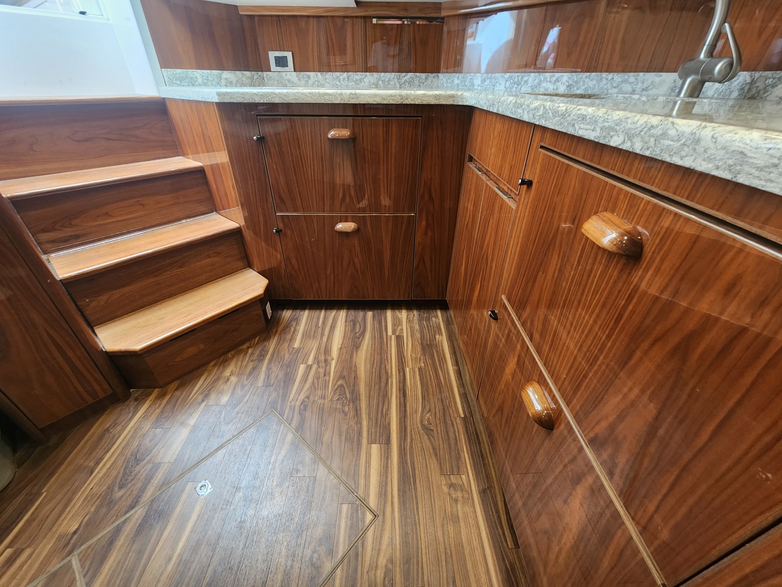 2018 Viking 48 Sport Tower