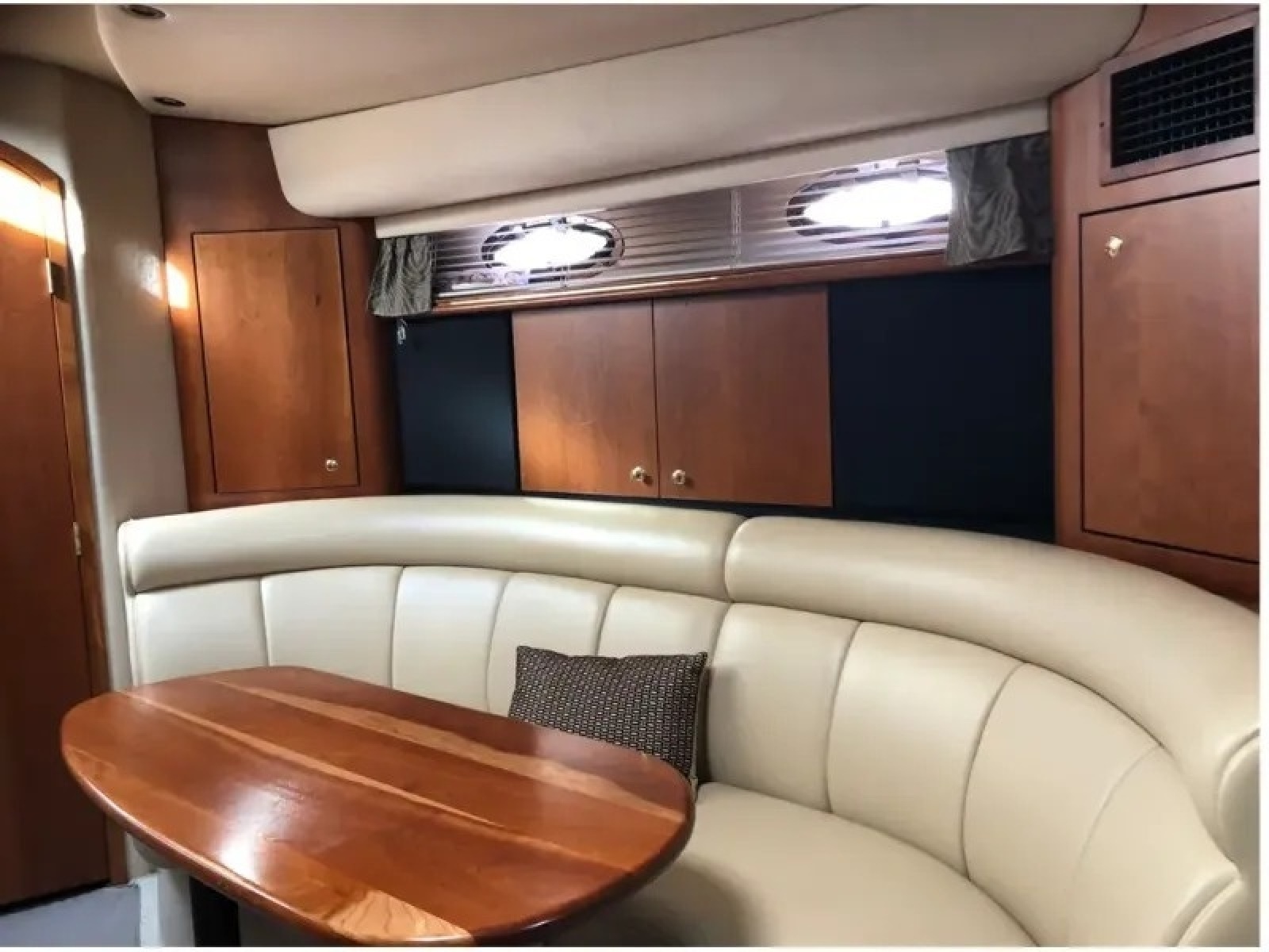 2002 Cruisers 3870