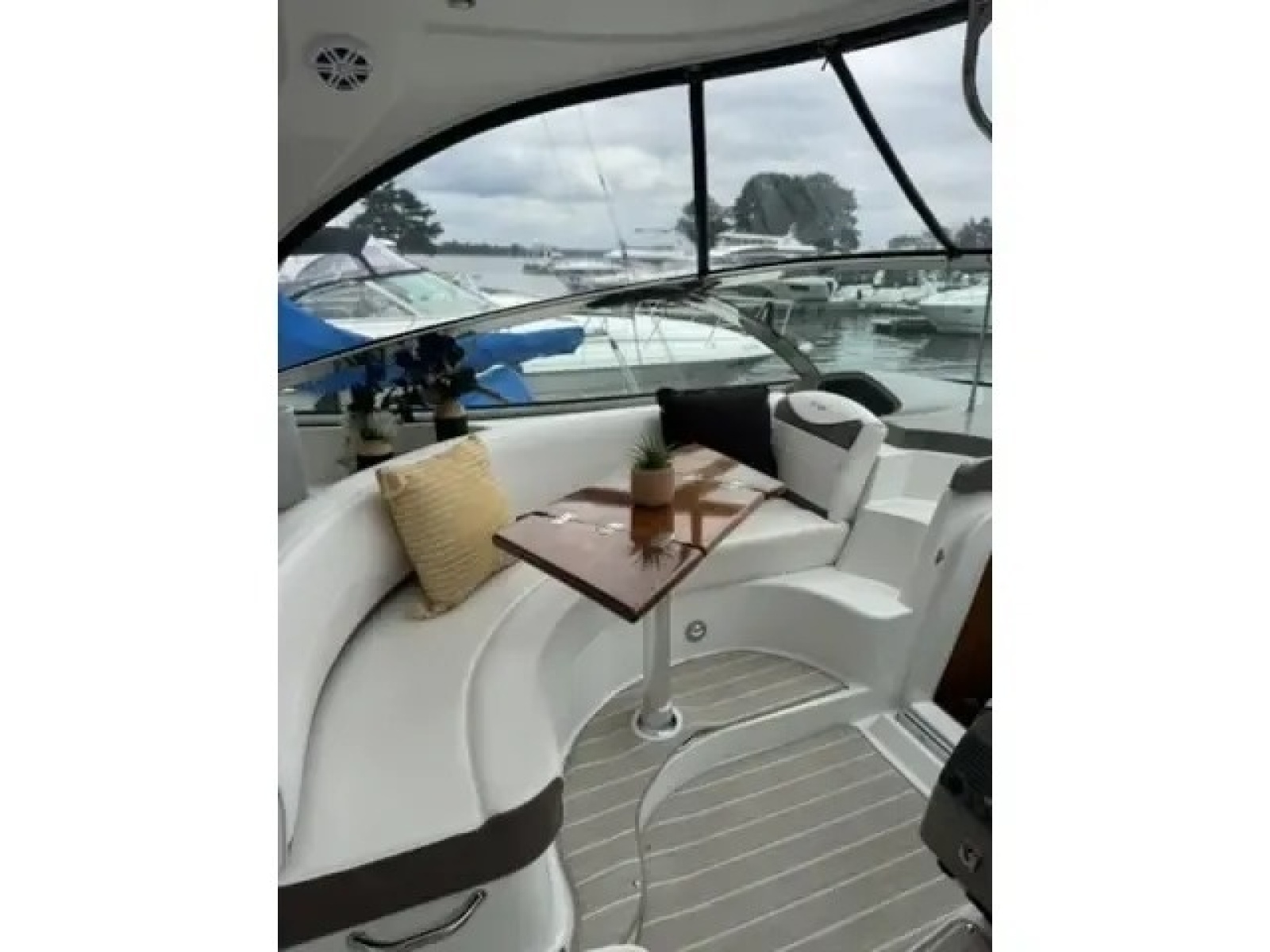 2008 Cruisers 460 Express