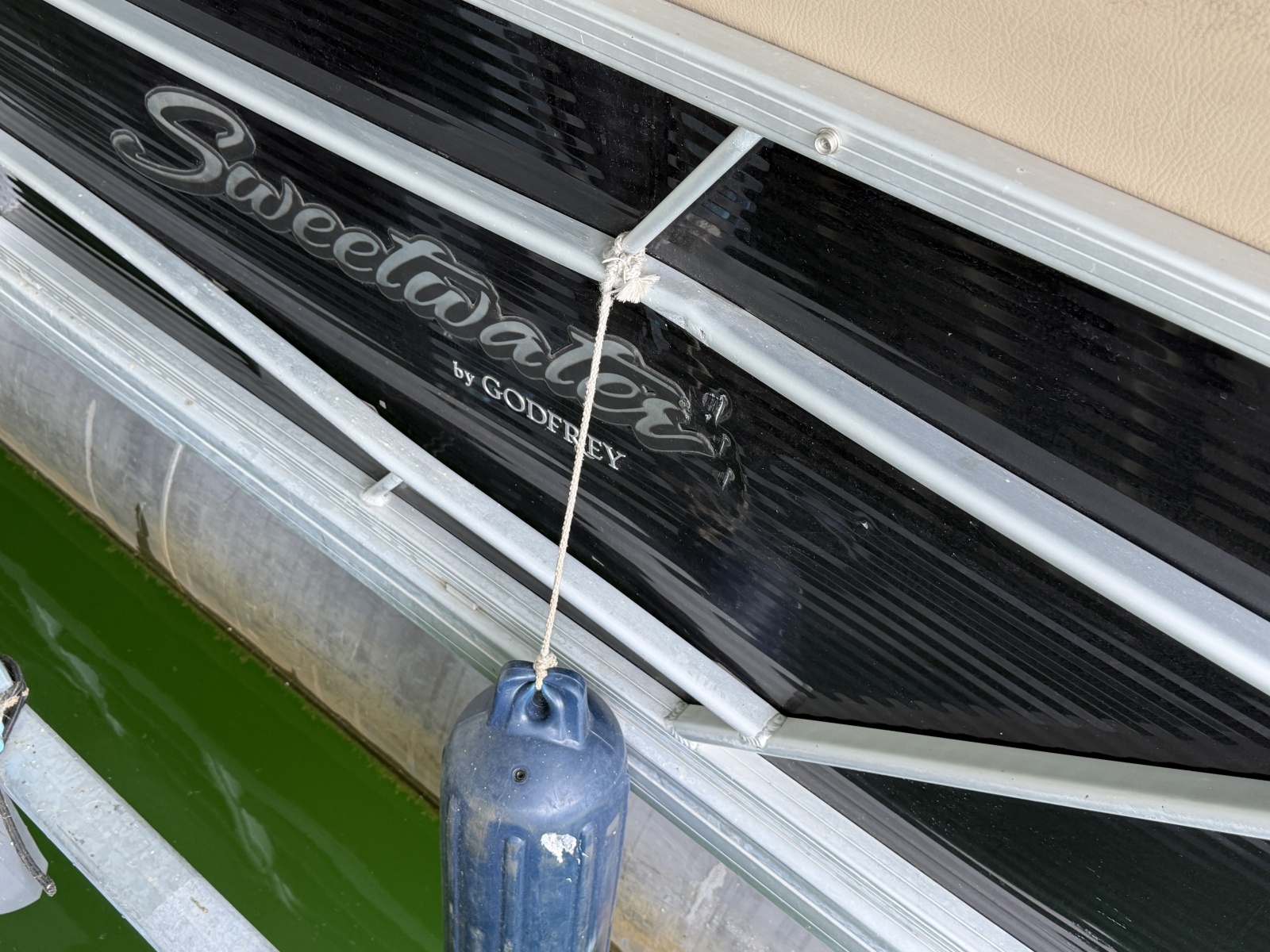 2019 Sweetwater 2386 Cruise Pontoon