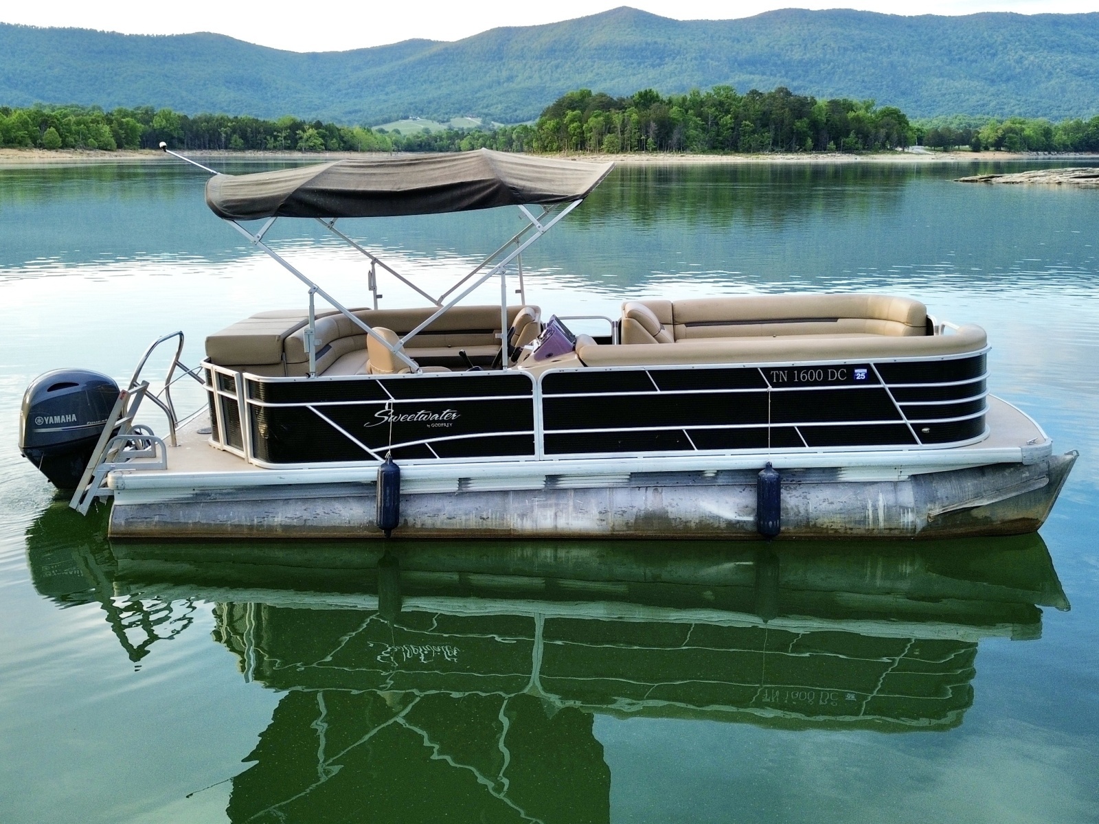 24ft Sweetwater Yacht For Sale
