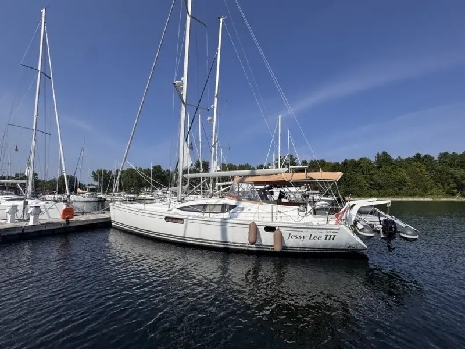 2011 Jeanneau 50 Deck Saloon