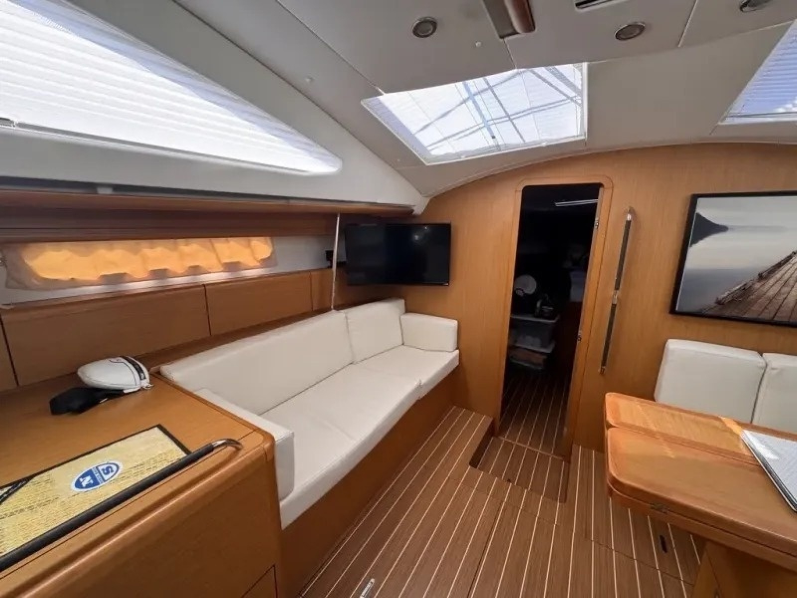 2011 Jeanneau 50 Deck Saloon