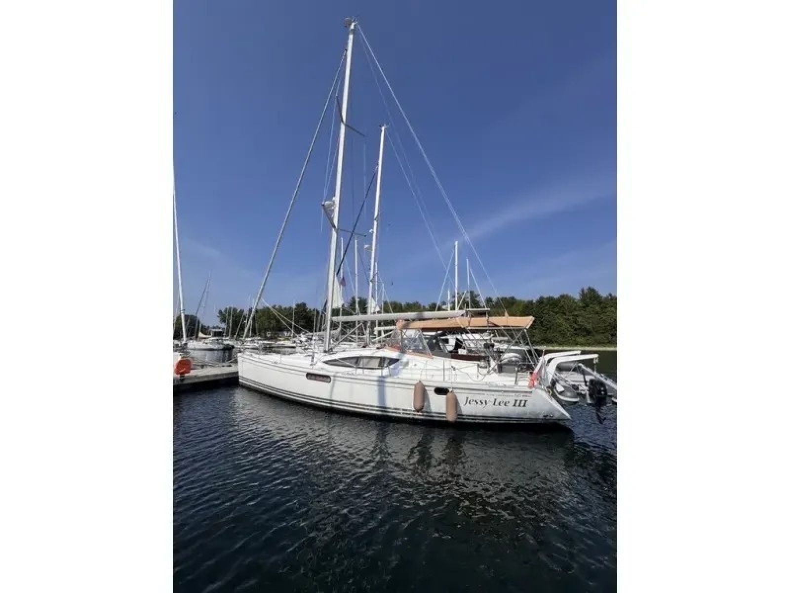 2011 Jeanneau 50 Deck Saloon
