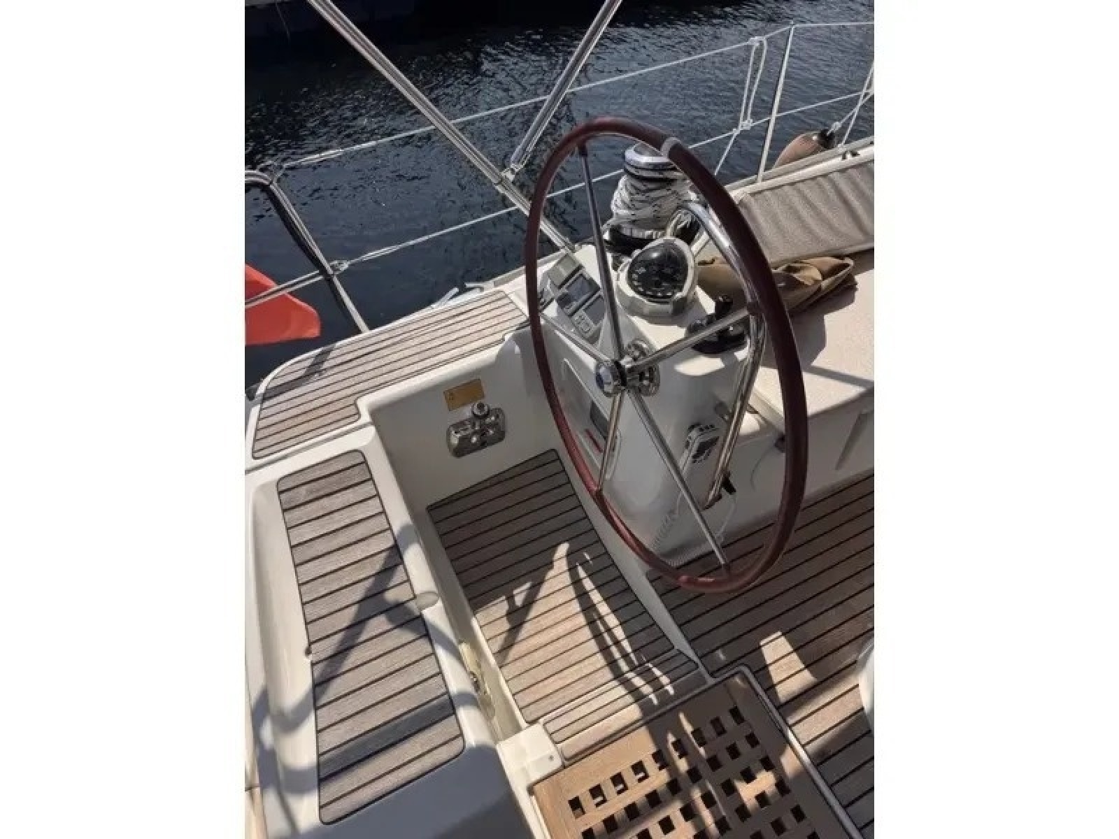 2011 Jeanneau 50 Deck Saloon