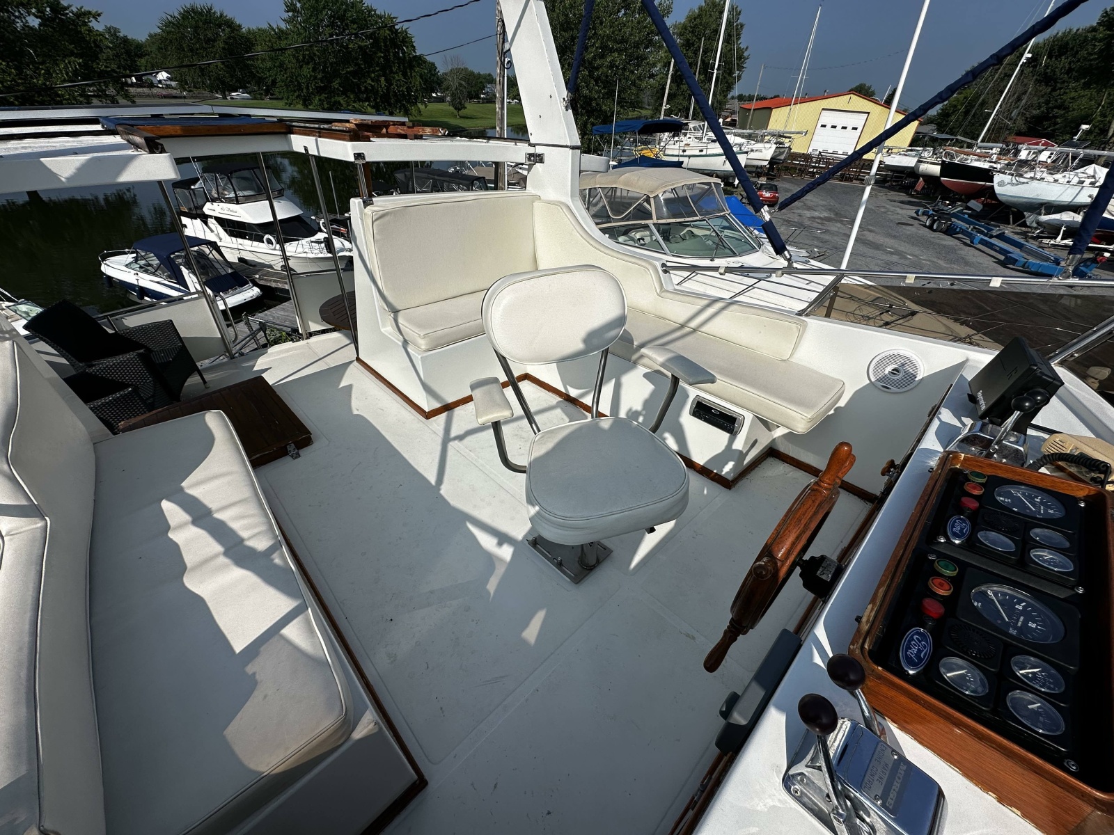 1990 Marine Trader 
