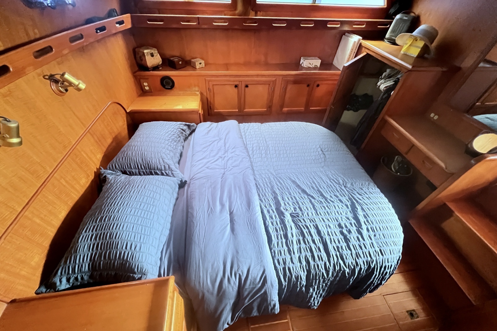 1990 Marine Trader 