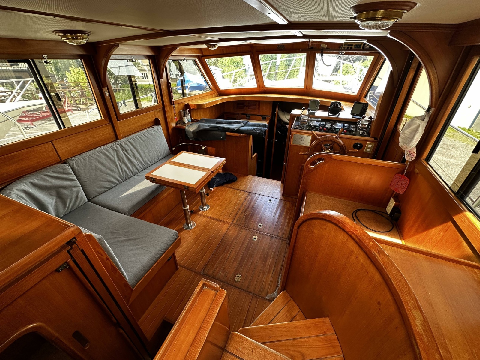 1990 Marine Trader 