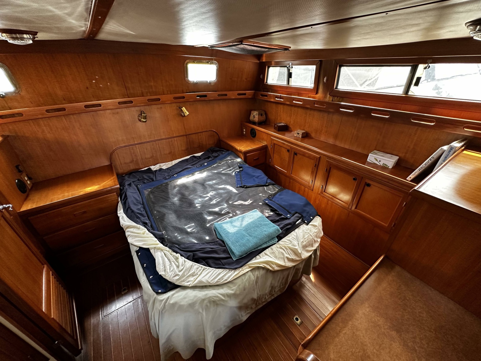 1990 Marine Trader 