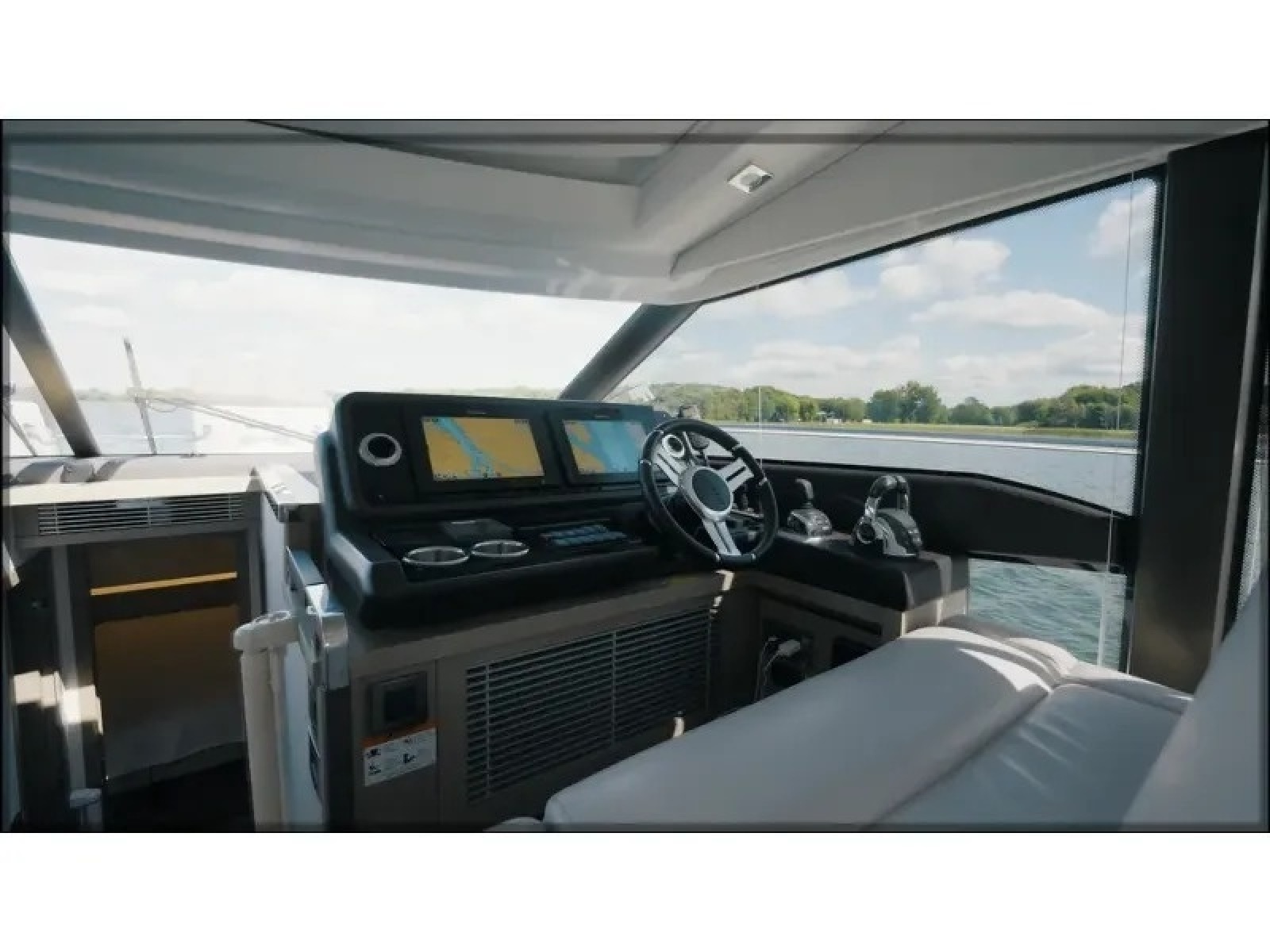 2018 Present Yachts 520S