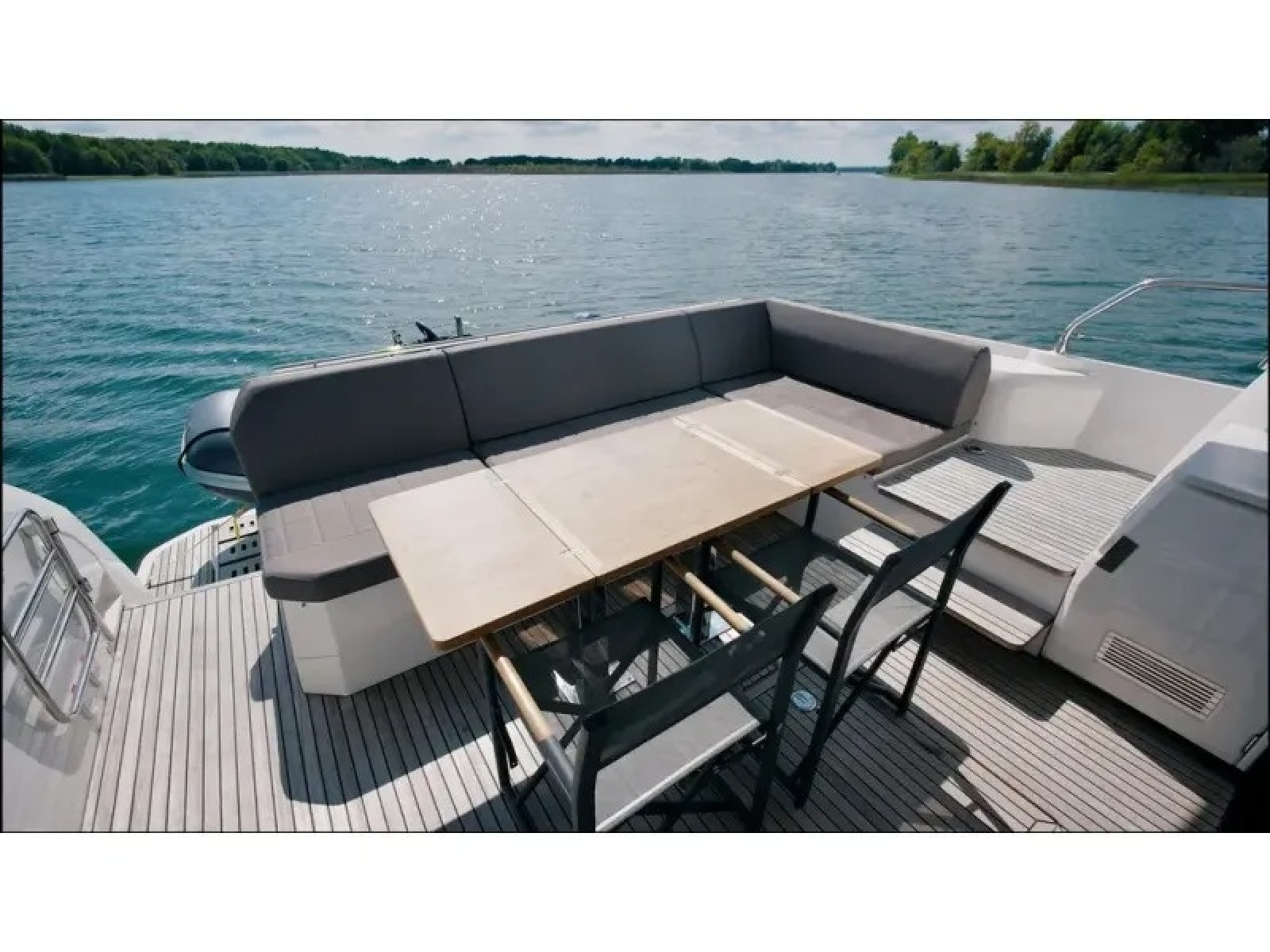 2018 Present Yachts 520S