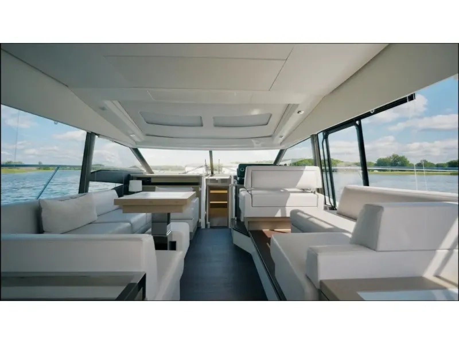 2018 Present Yachts 520S