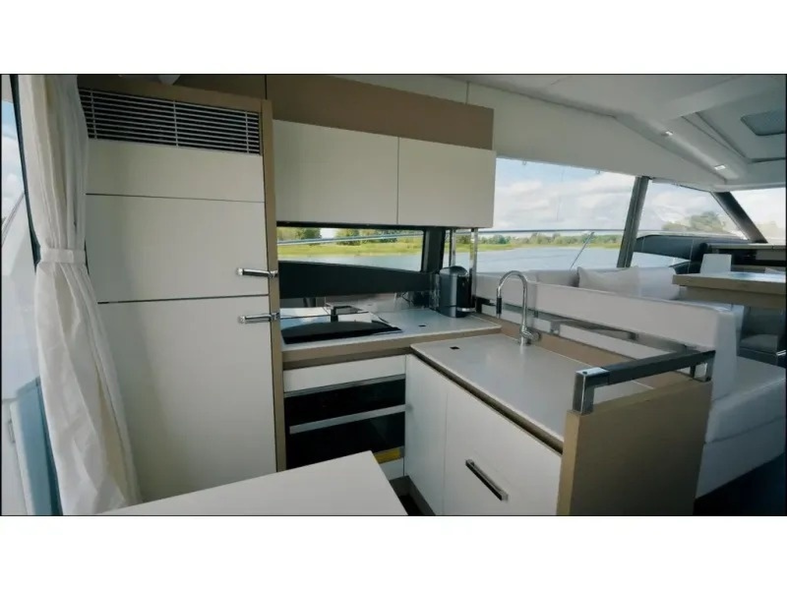 2018 Present Yachts 520S
