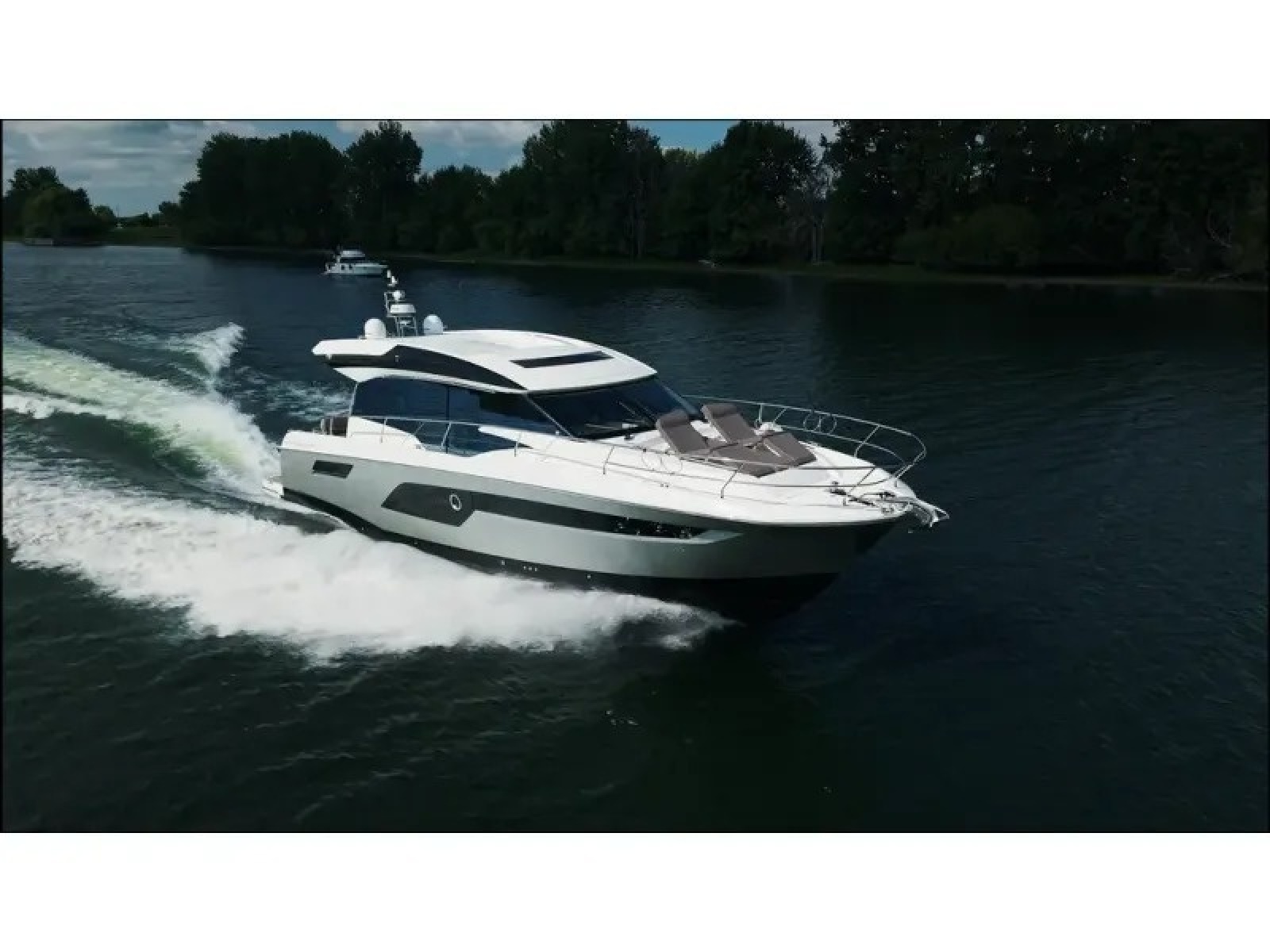 2018 Present Yachts 520S