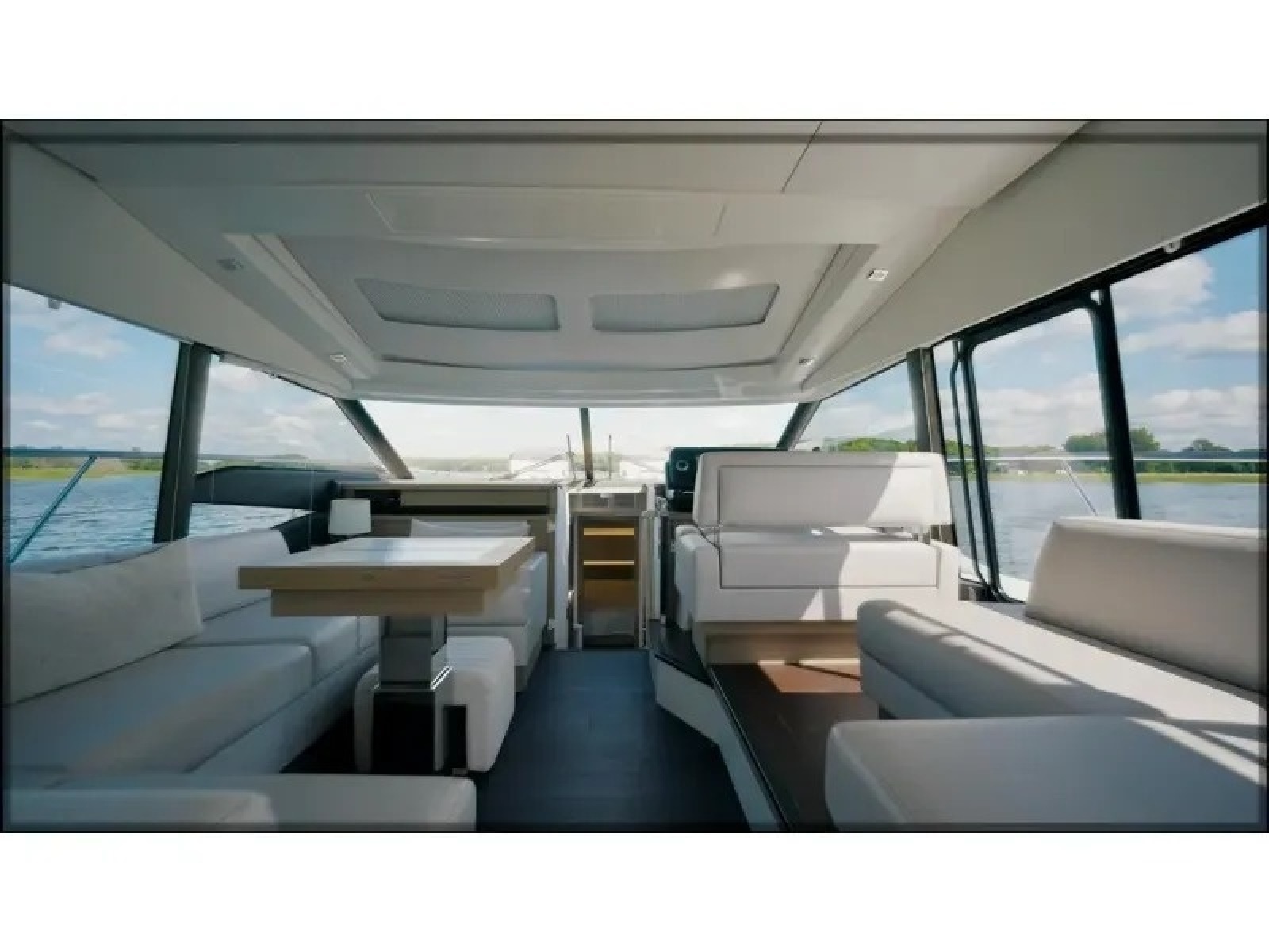 2018 Present Yachts 520S