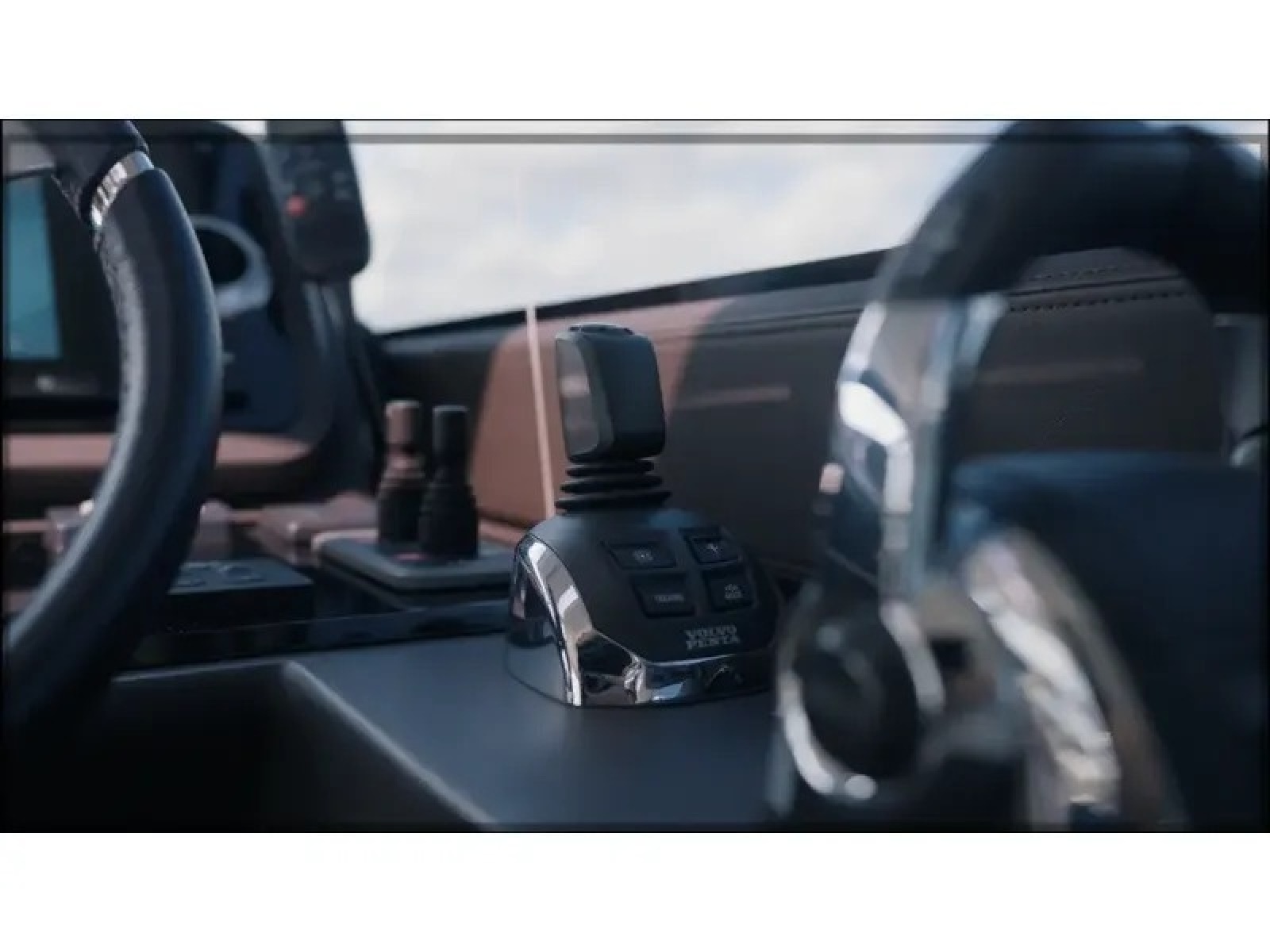2018 Present Yachts 520S