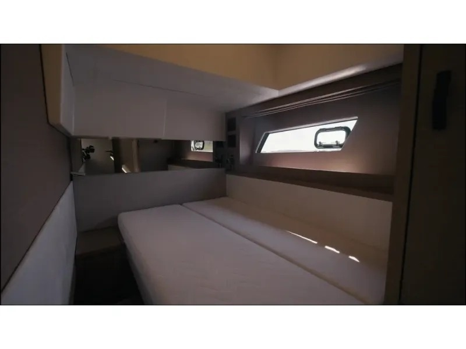 2018 Present Yachts 520S