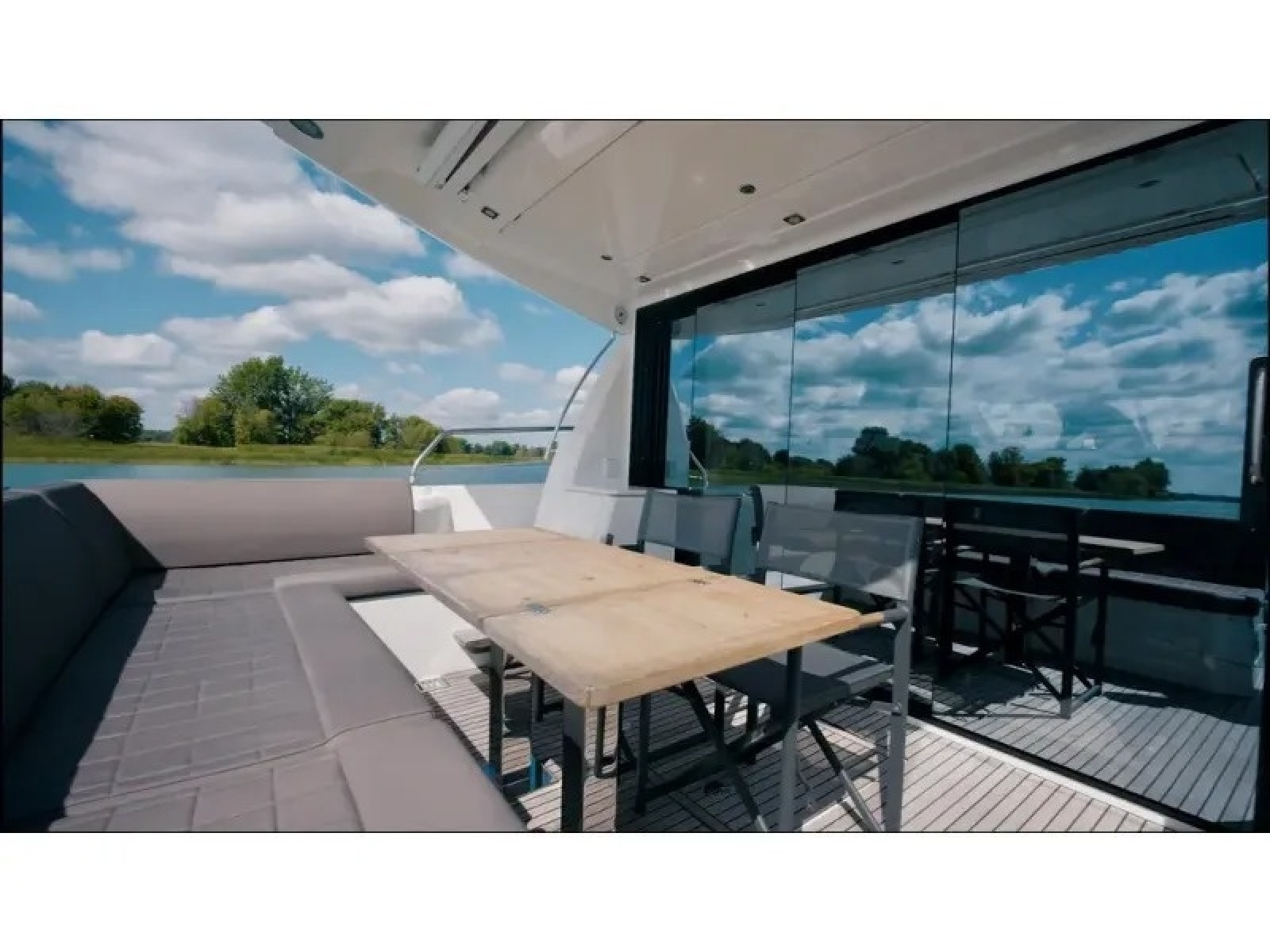 2018 Present Yachts 520S