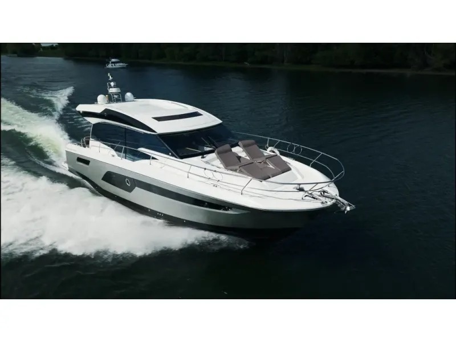 2018 Present Yachts 520S