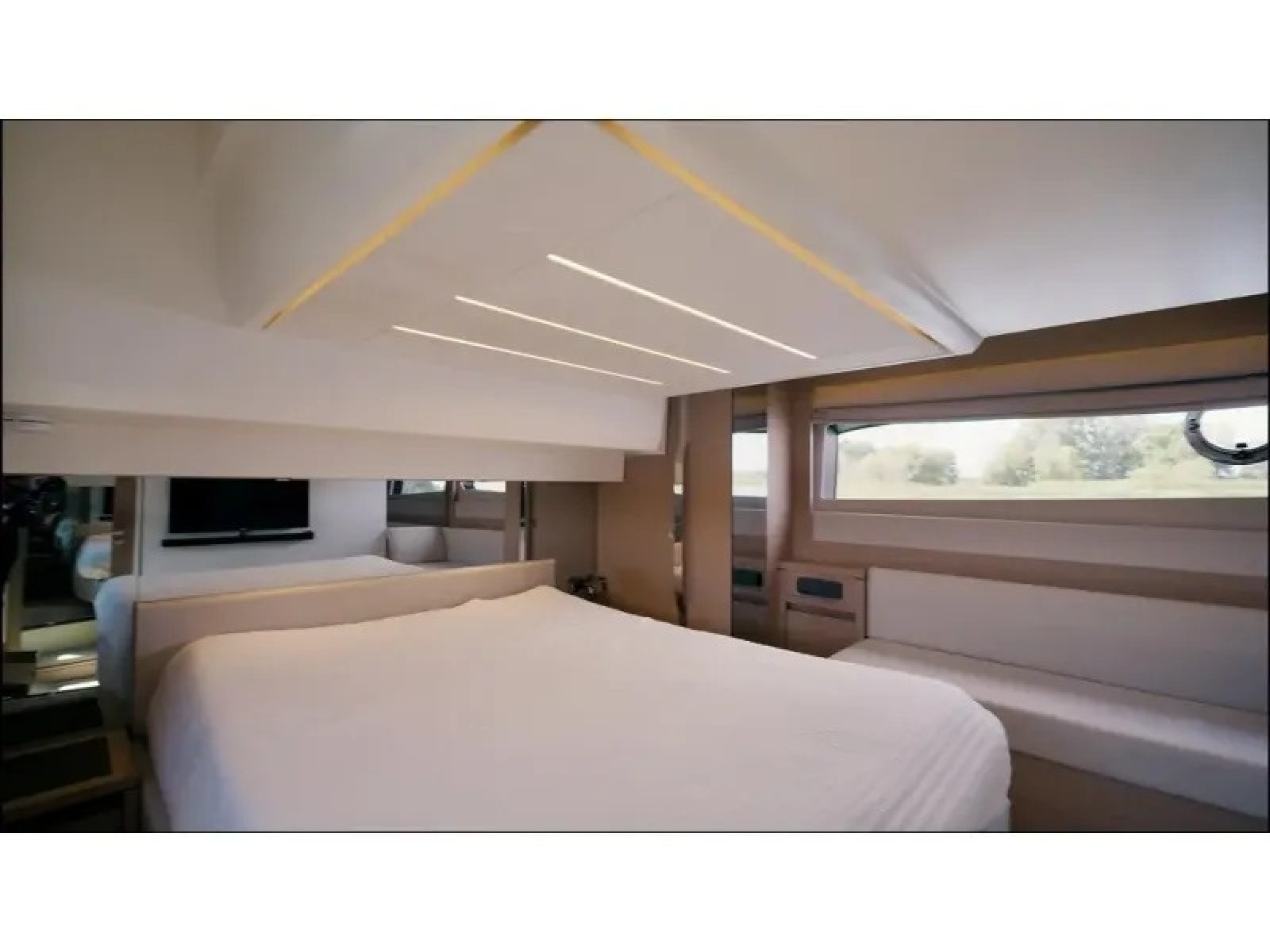 2018 Present Yachts 520S