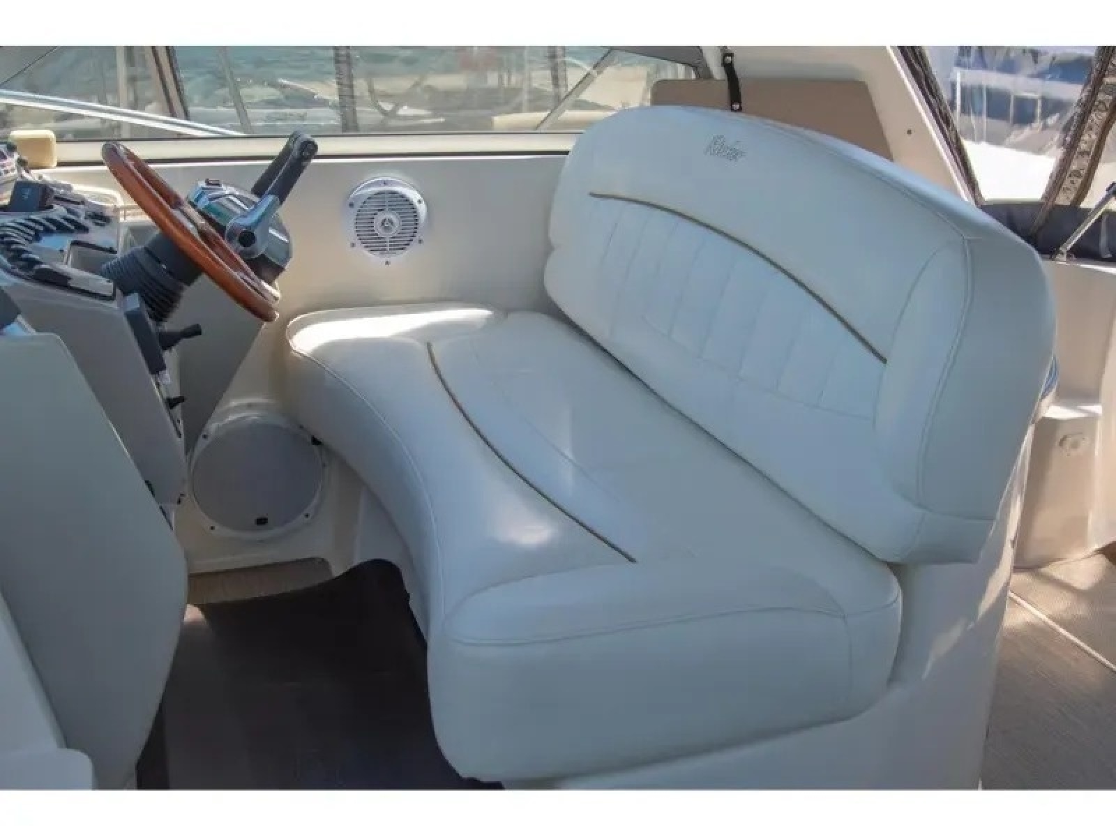 2003 Rinker Fieste Vee 342