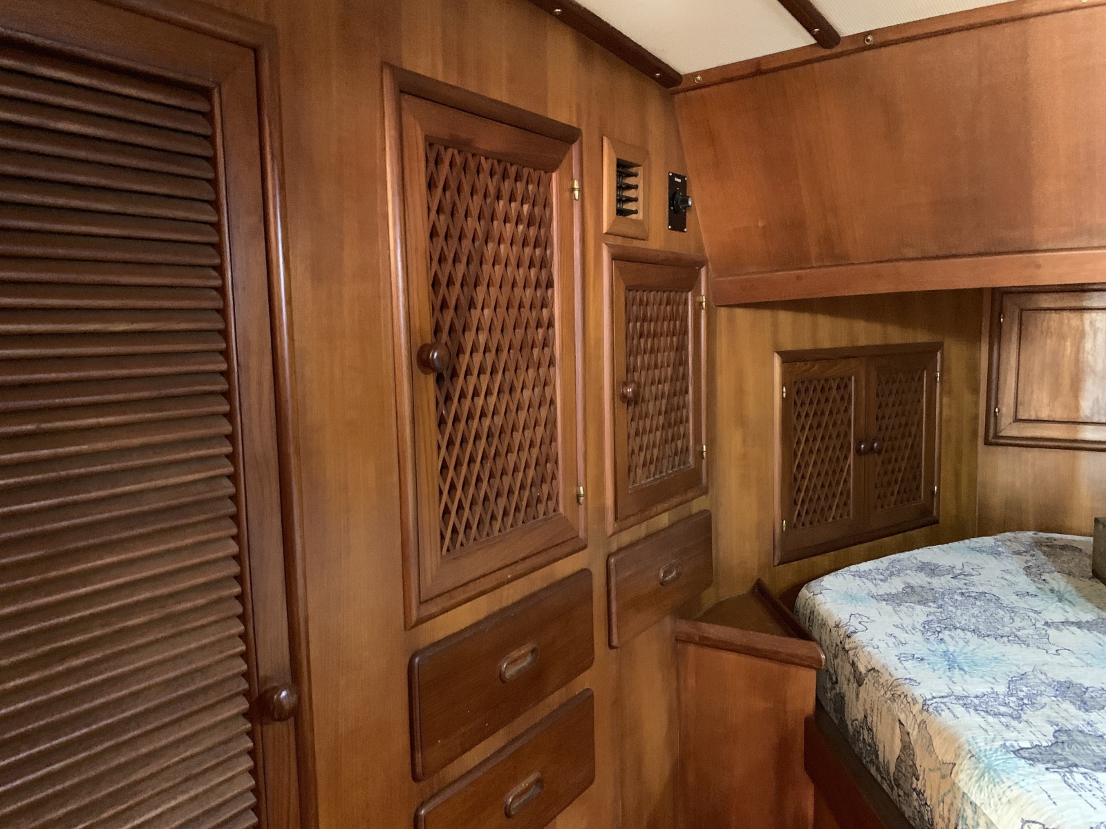 1986 Marine Trader La Belle