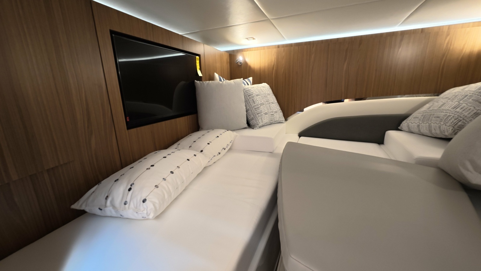 50ft Cruisers Yachts Yacht For Sale