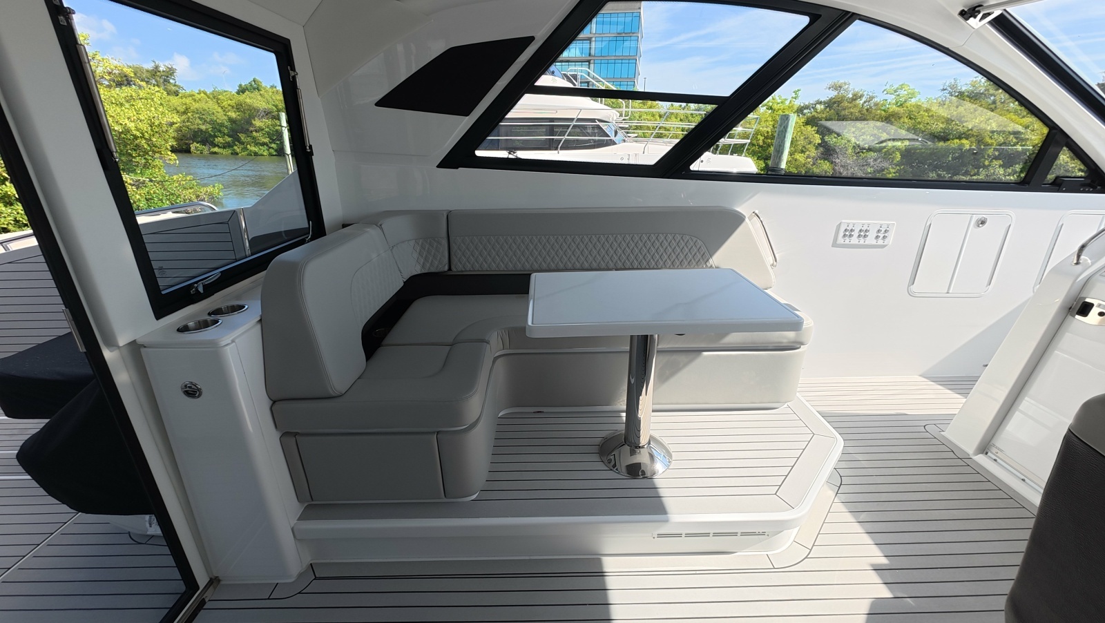 50ft Cruisers Yachts Yacht For Sale