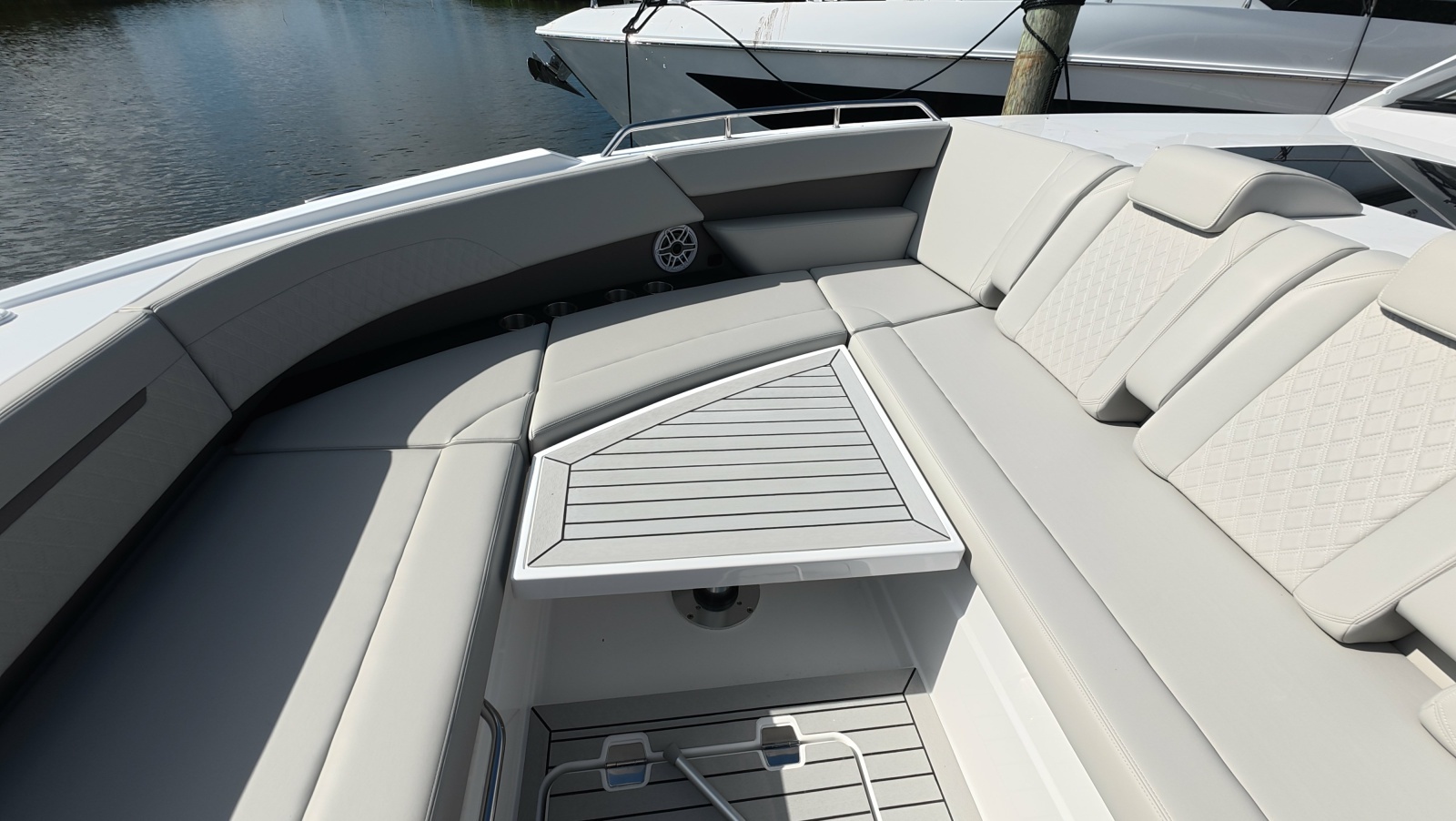 50ft Cruisers Yachts Yacht For Sale