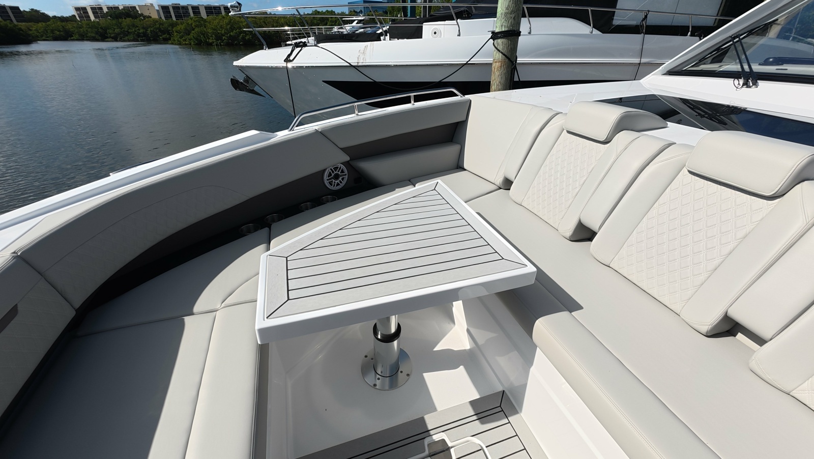 50ft Cruisers Yachts Yacht For Sale