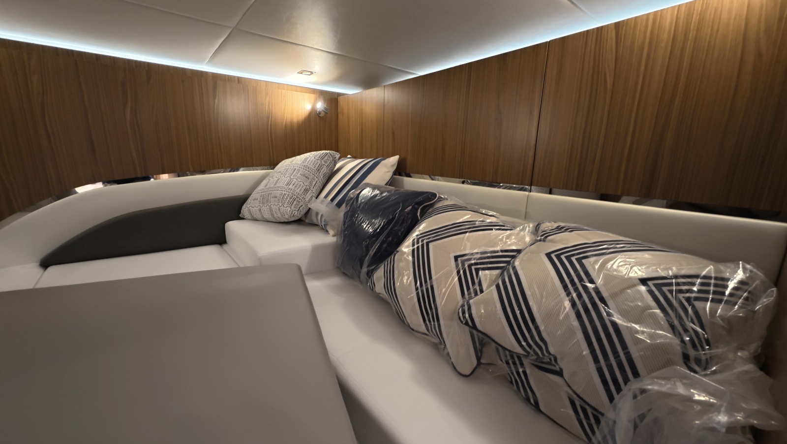 50ft Cruisers Yachts Yacht For Sale