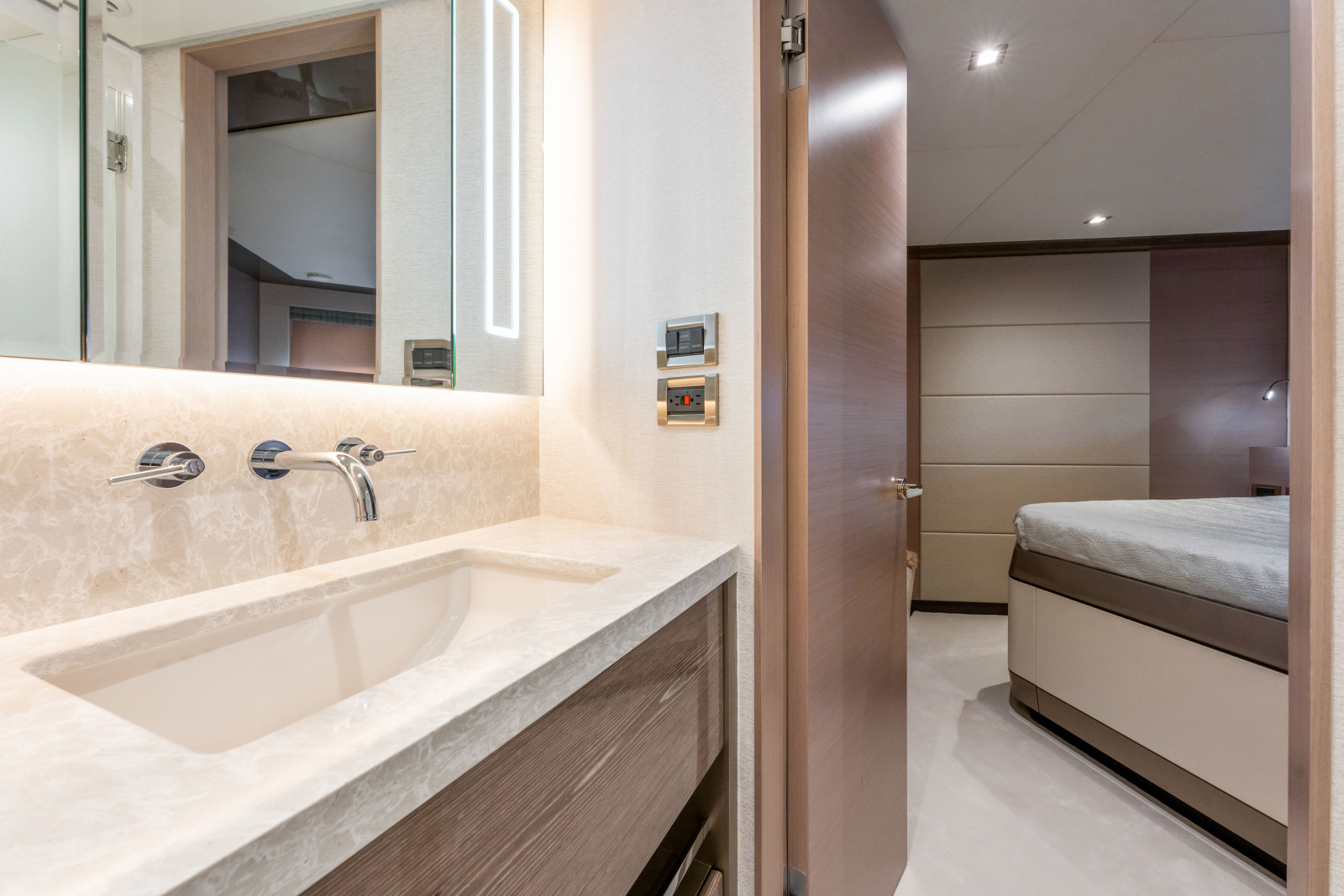 88ft Ocean Alexander Yacht For Sale