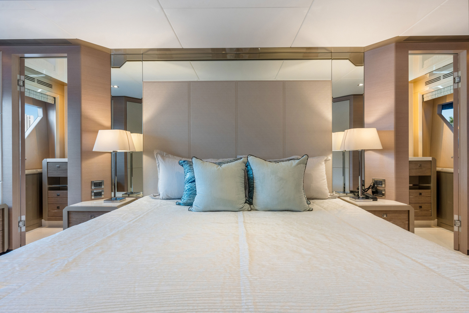 88ft Ocean Alexander Yacht For Sale