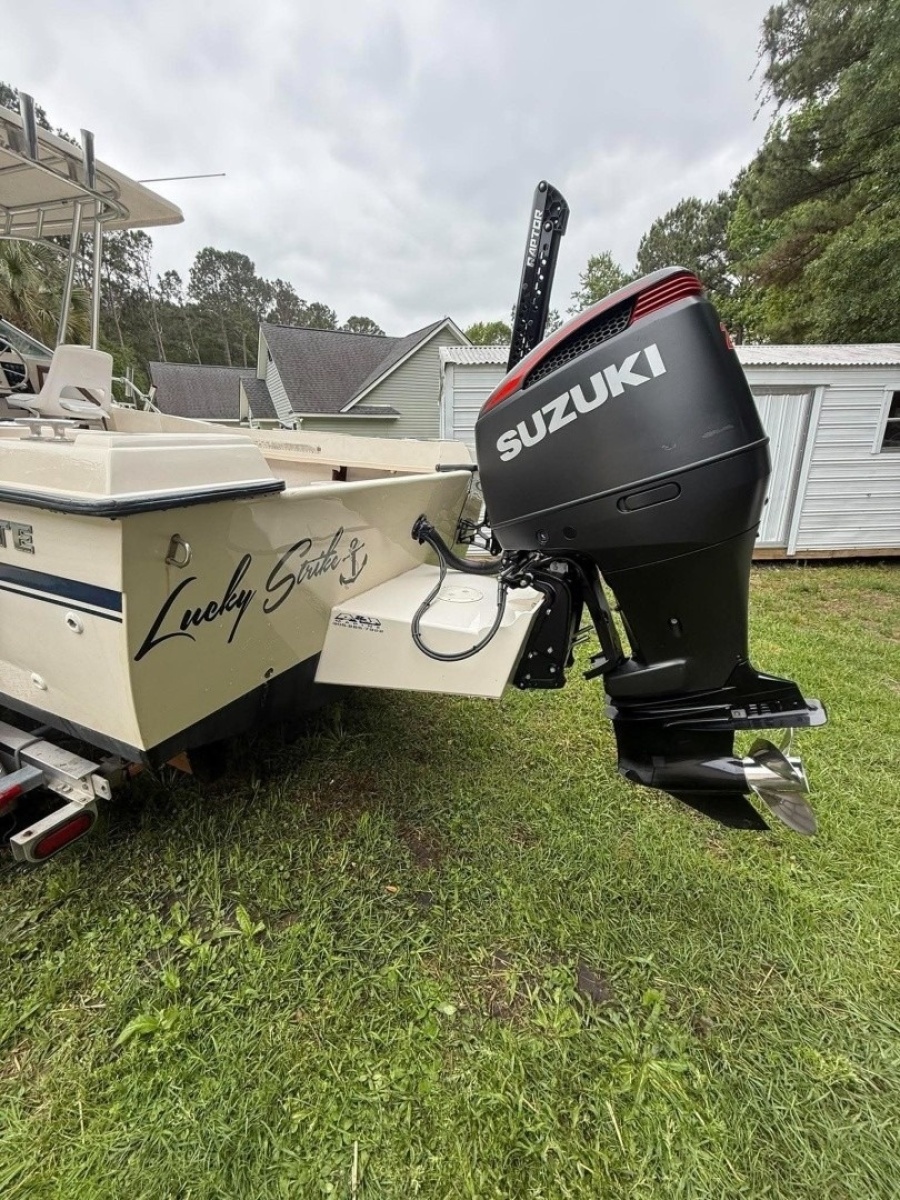 1981 Grady-White 220 Bimini