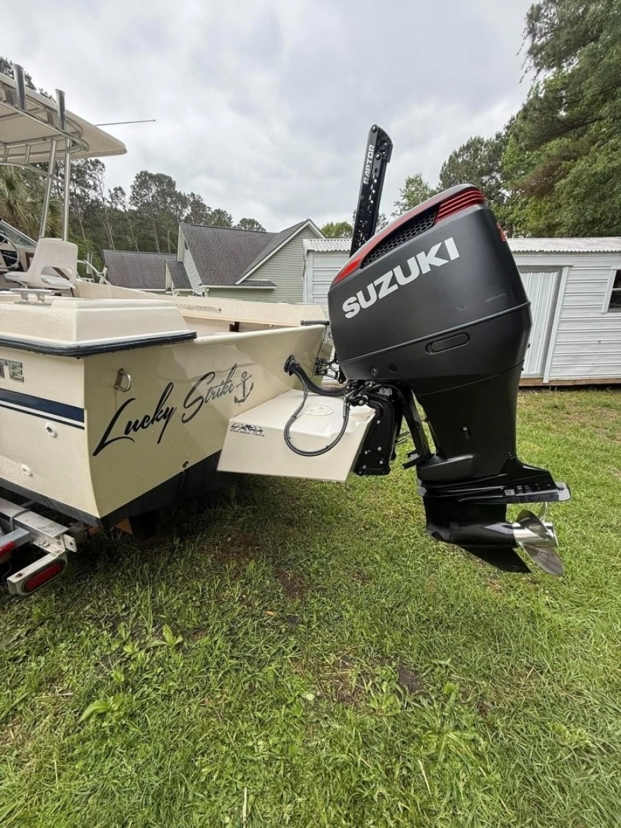 1981 Grady-White 220 Bimini