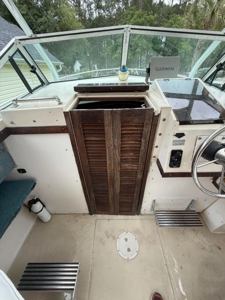 1981 Grady-White 220 Bimini