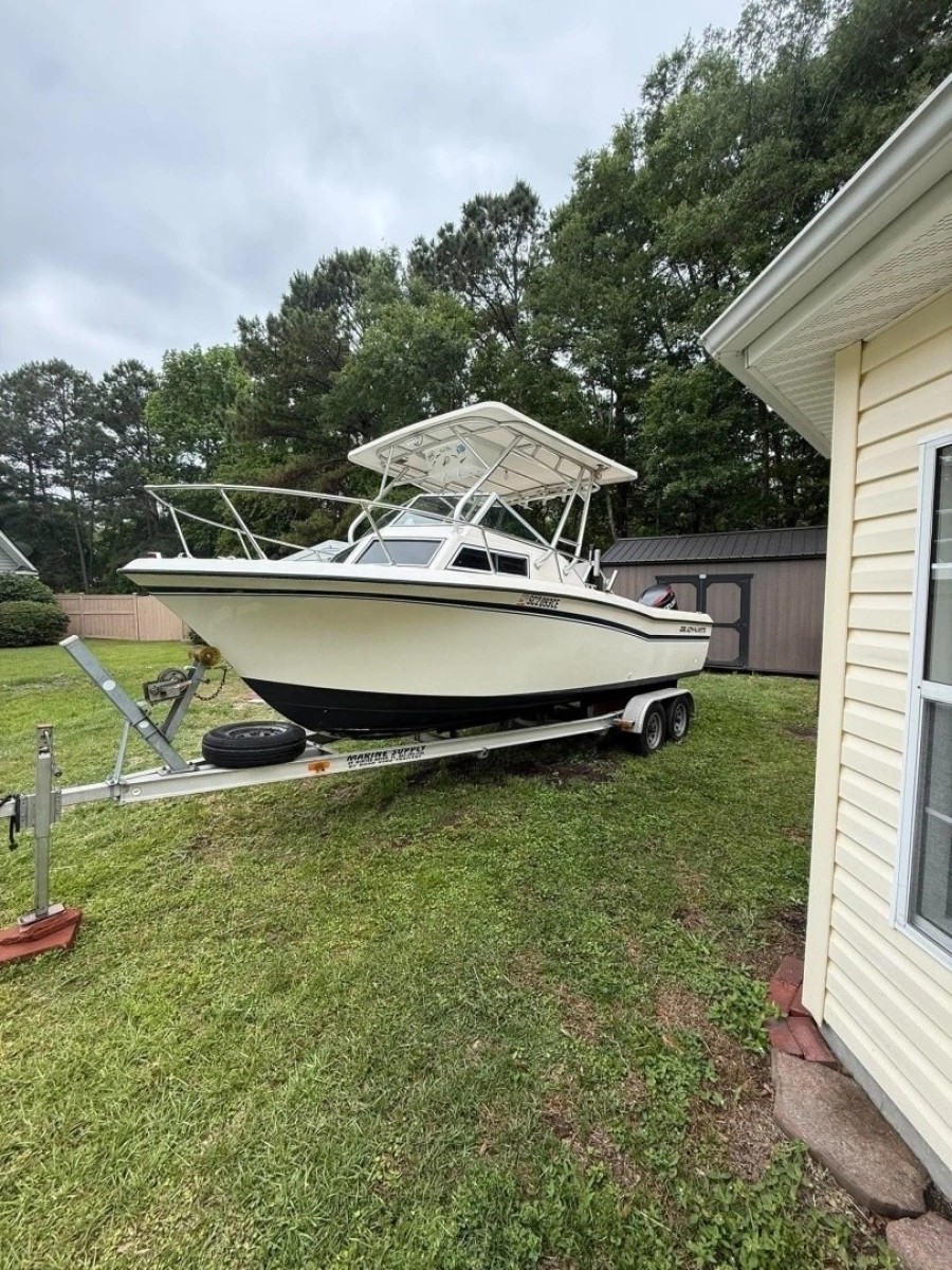 1981 Grady-White 220 Bimini