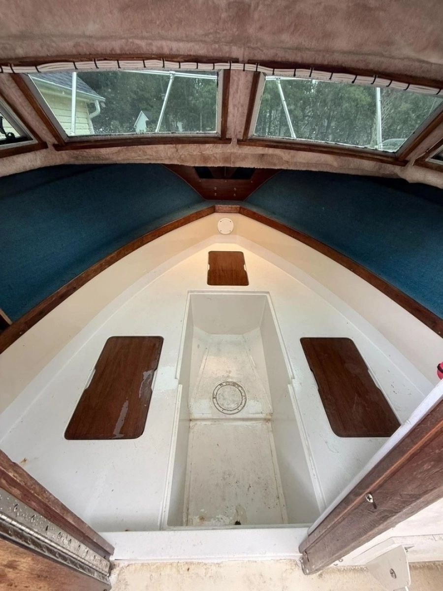 1981 Grady-White 220 Bimini