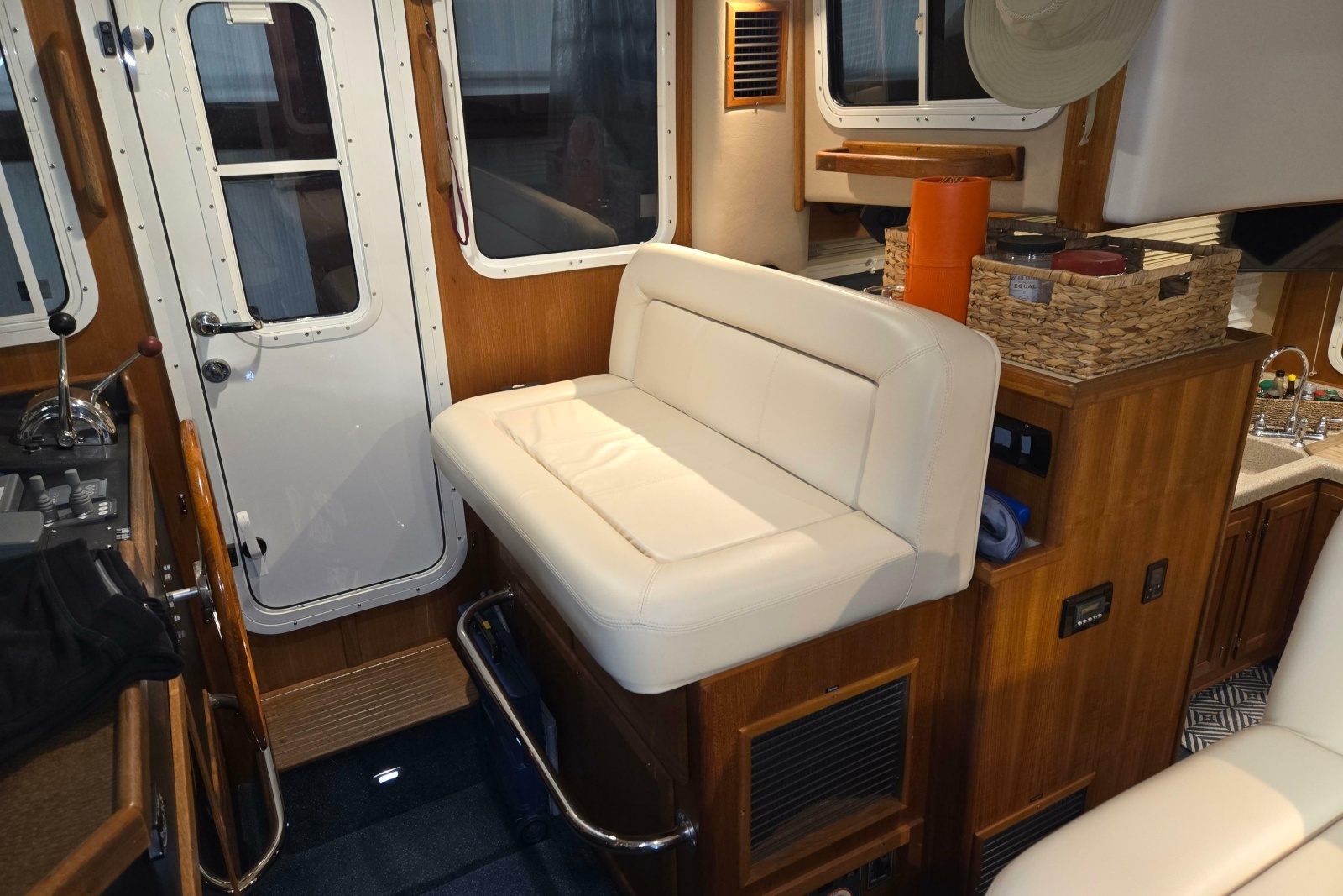 KNOT KAOS 34ft American Tug Yacht For Sale