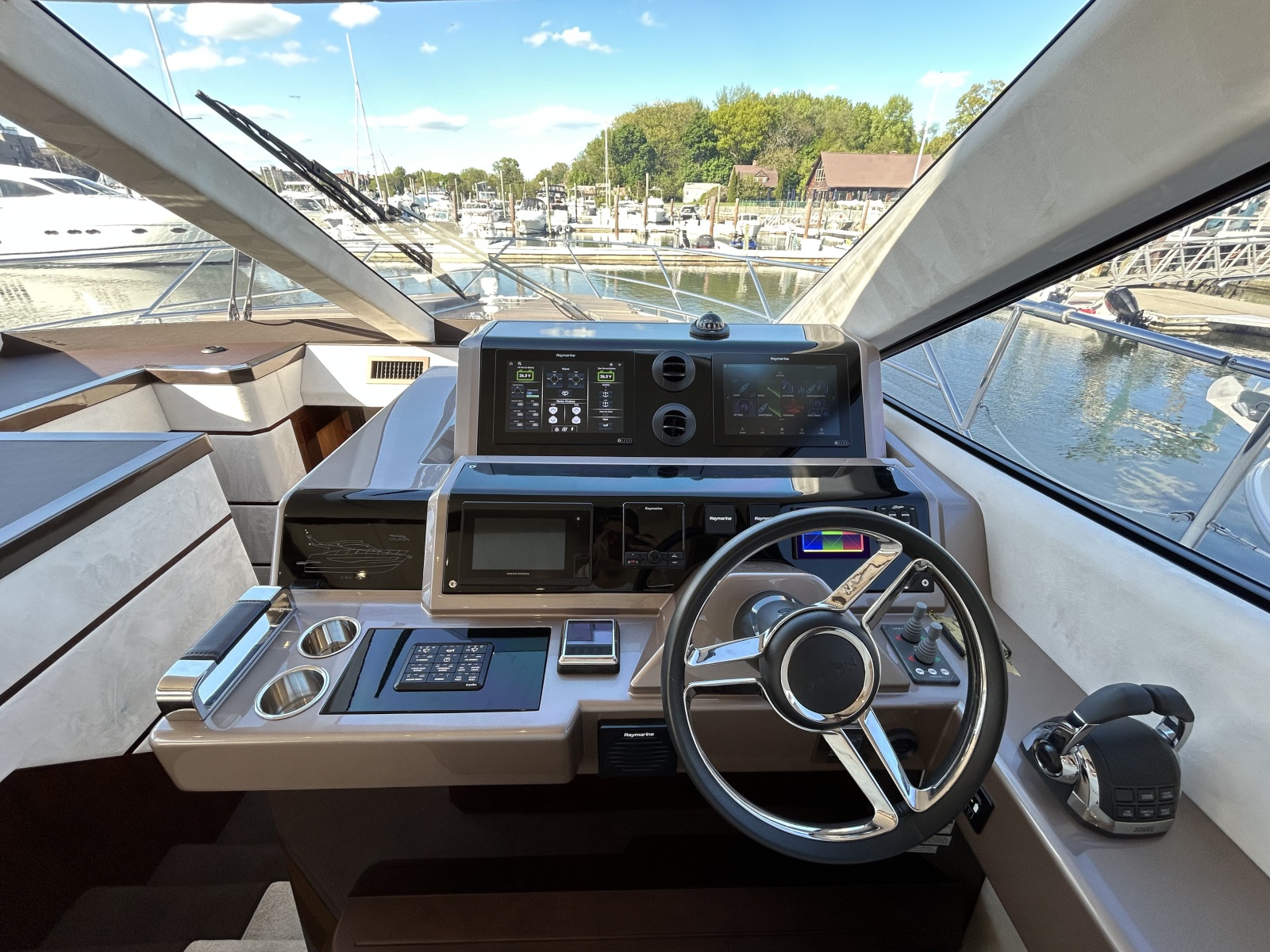 2019 Galeon 550 FLY