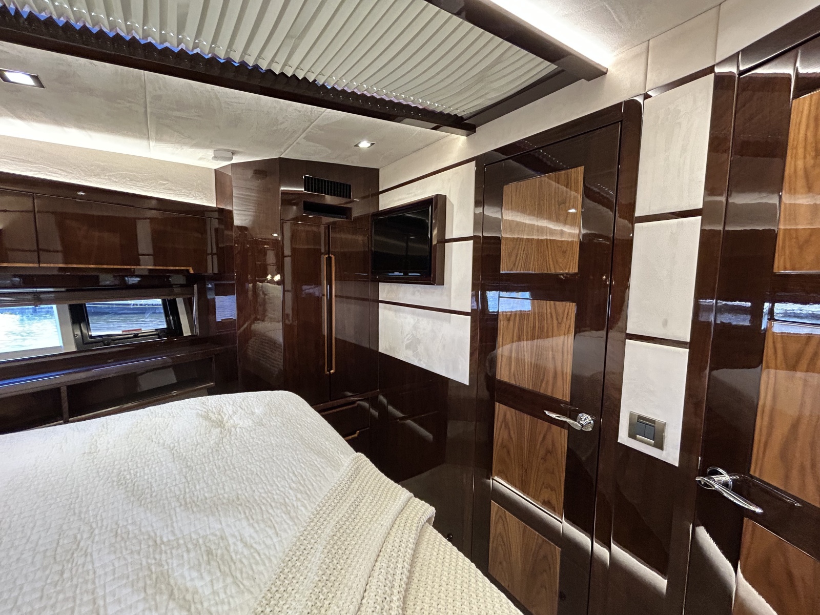 2019 Galeon 550 FLY