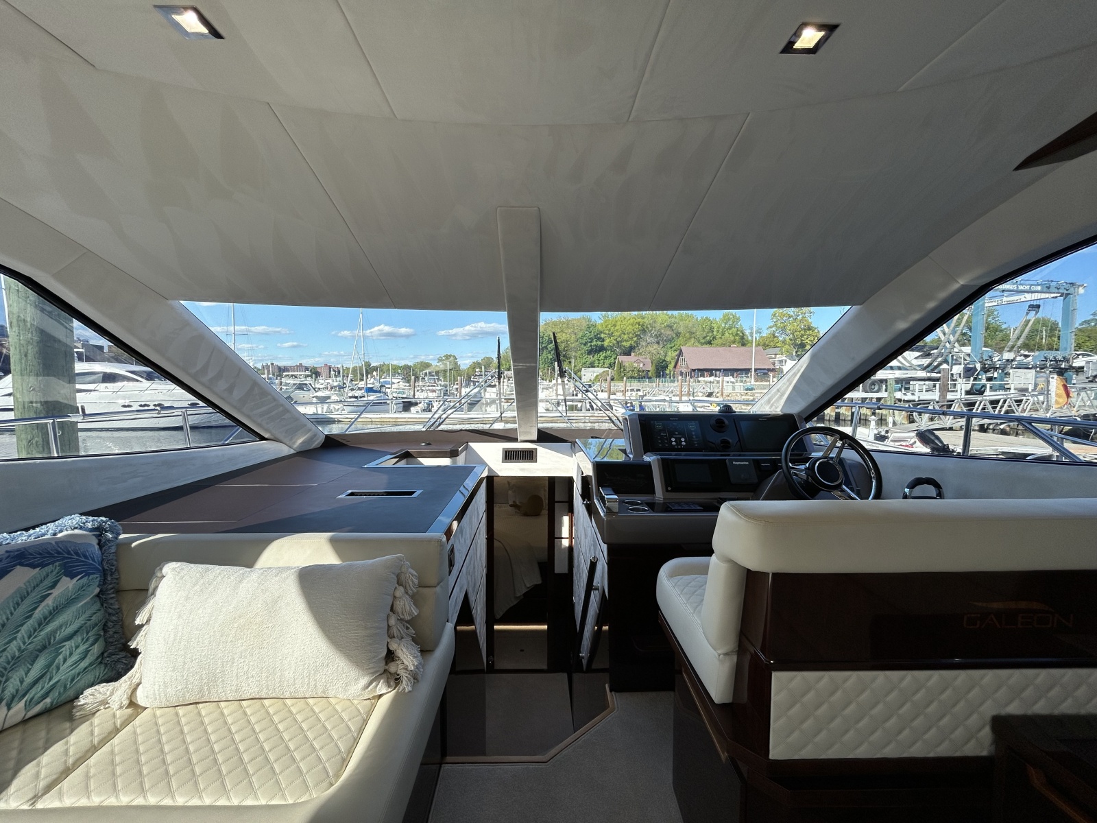 2019 Galeon 550 FLY