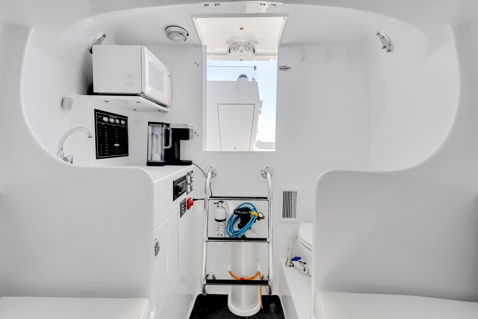 Little C 33ft L amp H Yacht For Sale