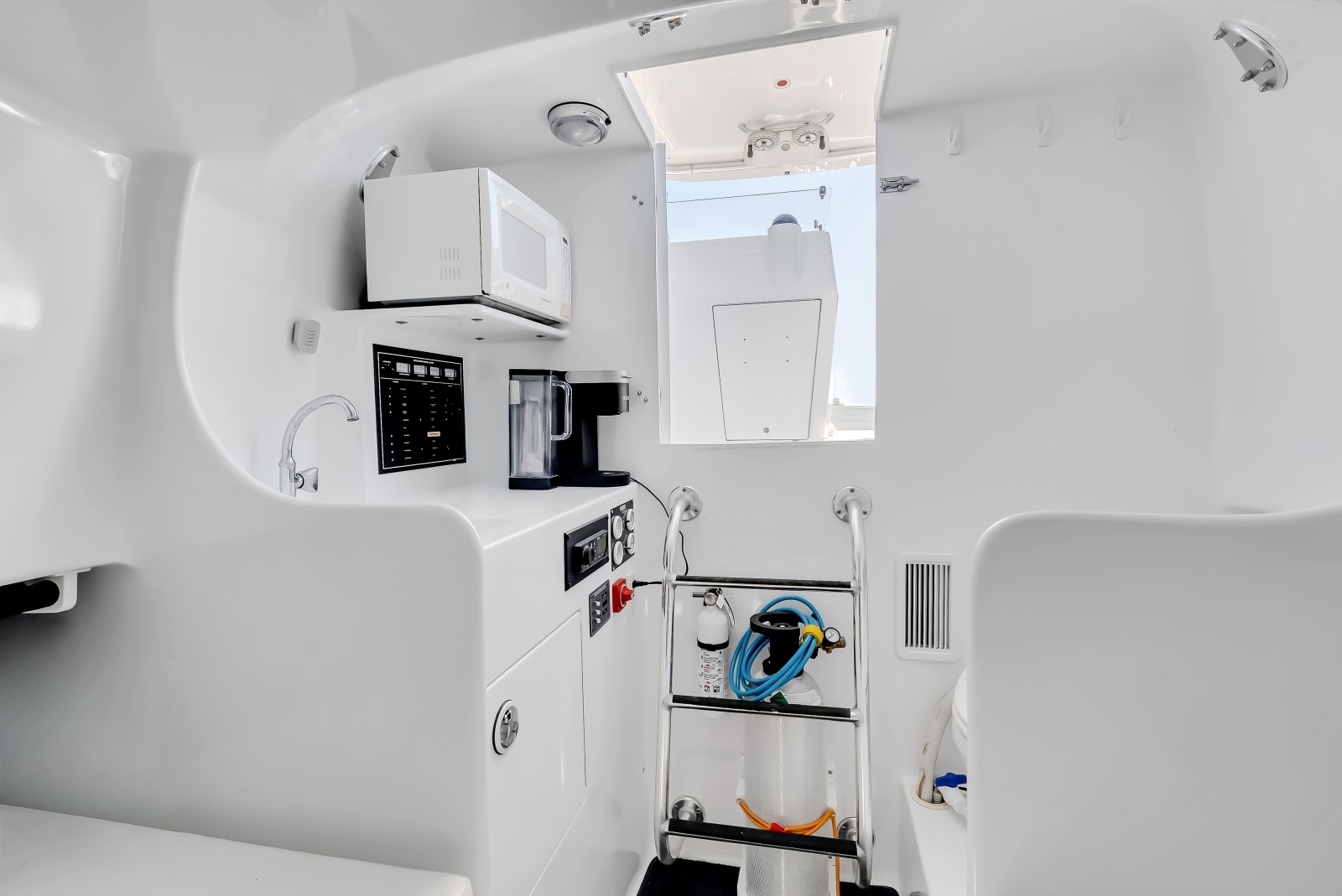 Little C 33ft L amp H Yacht For Sale