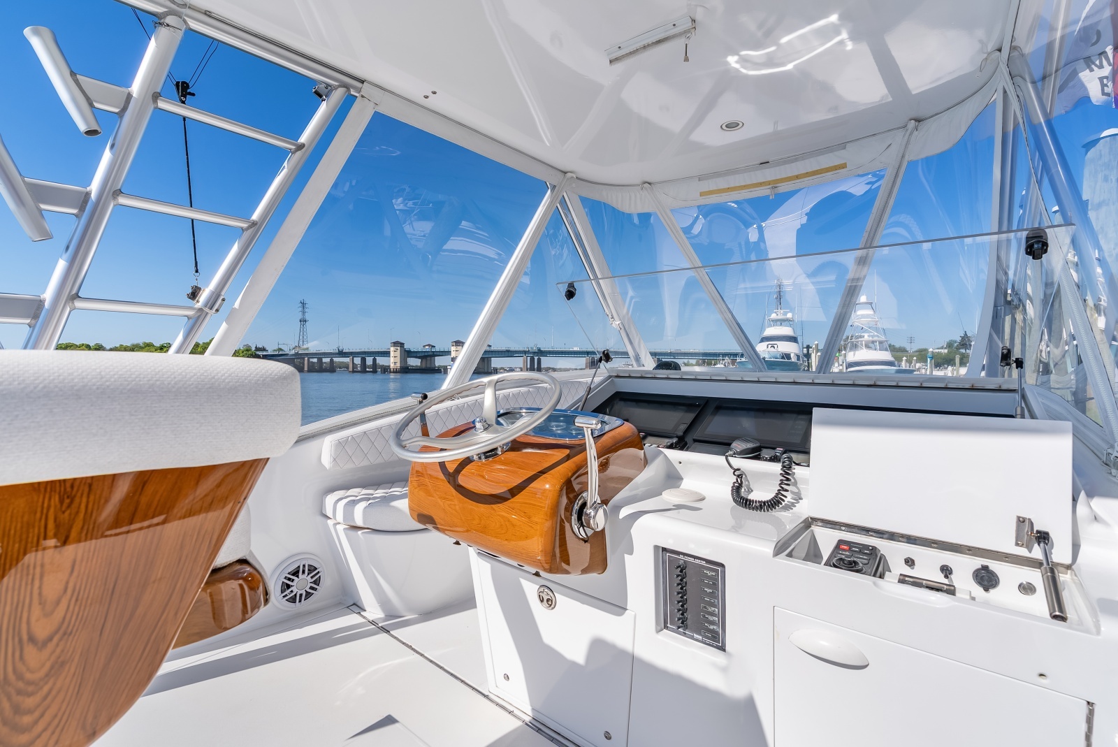 Little C 33ft L amp H Yacht For Sale