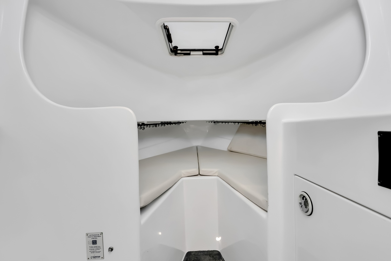 Little C 33ft L amp H Yacht For Sale