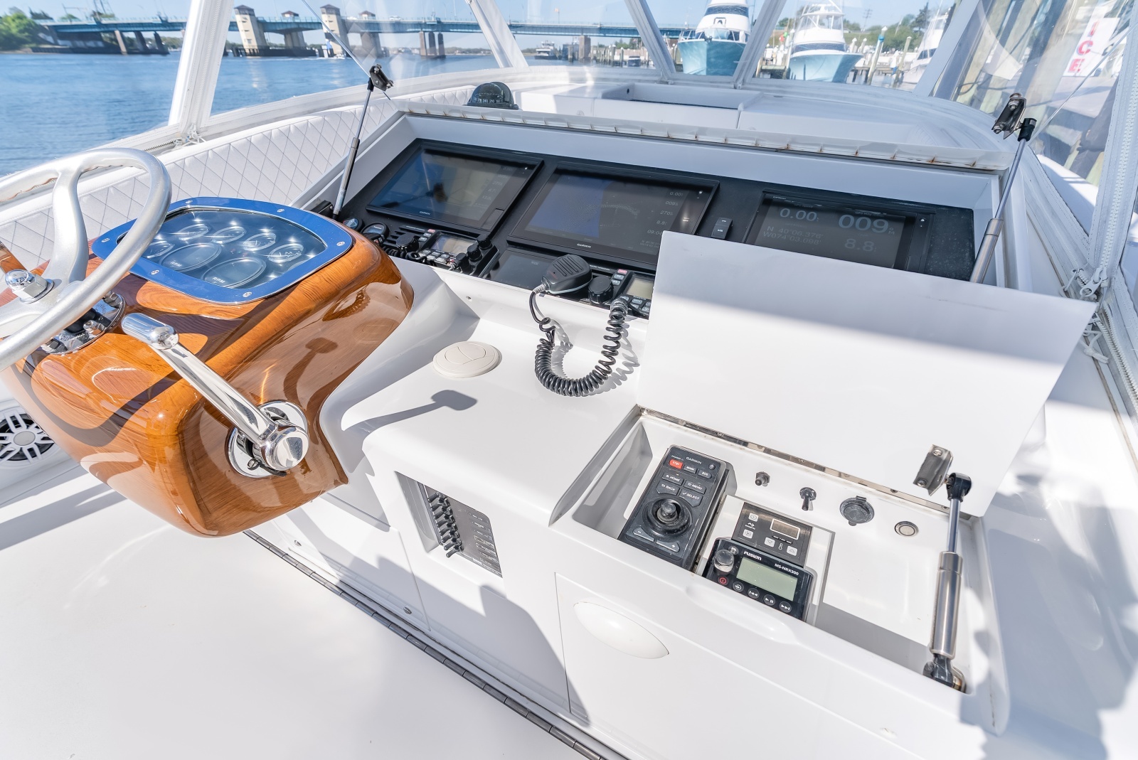 Little C 33ft L amp H Yacht For Sale
